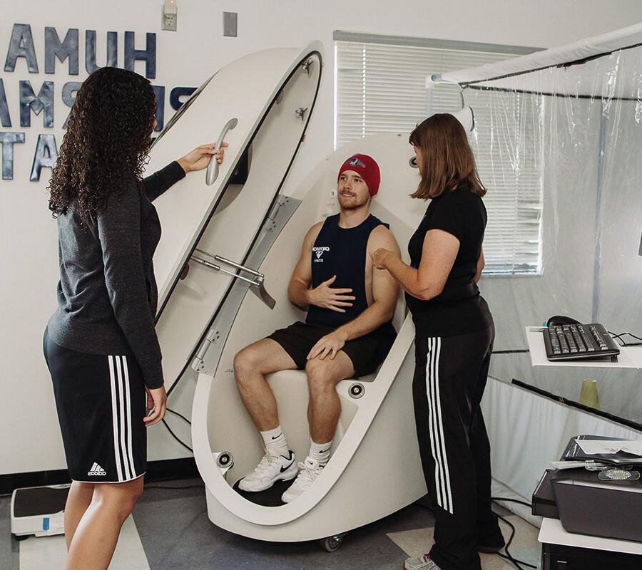 Students from the Human Performance and Sport major conduct laboratory tests.